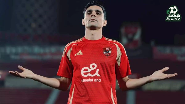 أشرف بن شرقي لاعب الأهلي في استعدادات مباراة فاركو